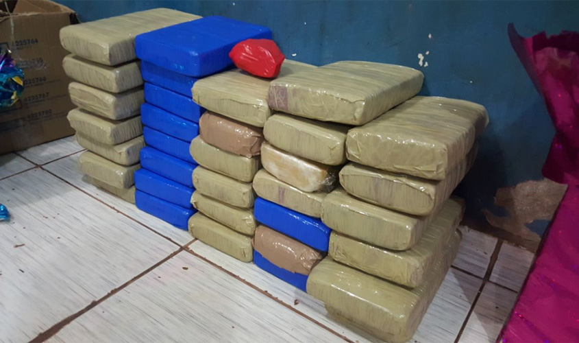 Cobrador de ônibus é preso com quase 35 quilos de cocaína durante operação do Exército na BR-364