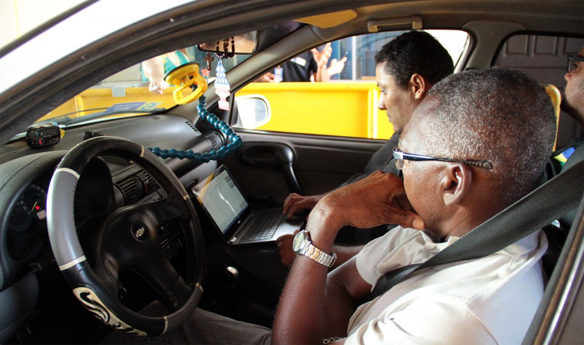 Ipem estreia simulador de pista que atende em 15 minutos cada um dos 720 taxistas em Porto Velho