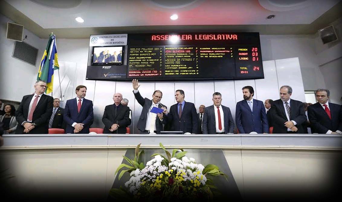 Assembleia Legislativa empossa Daniel Pereira governador