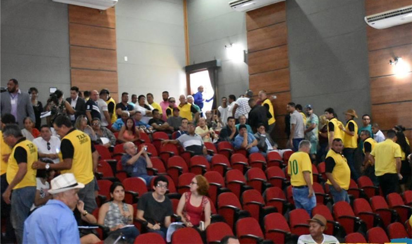 Público abandona Audiência Pública sobre concessão do Transporte Coletivo de Porto Velho