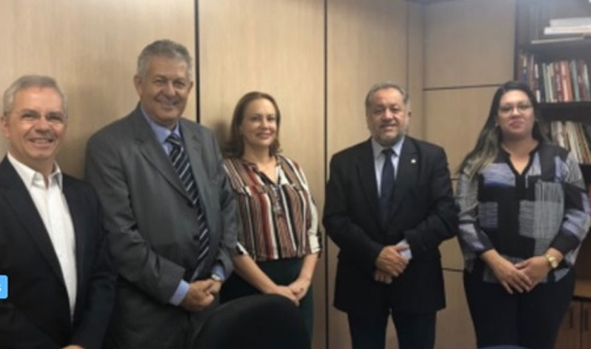 Luiz Cláudio vai ao MEC e anuncia curso de Medicina para o município de Ji-Paraná