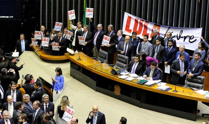 Senadores e deputados do PT pedem para incluir Lula no nome parlamentar