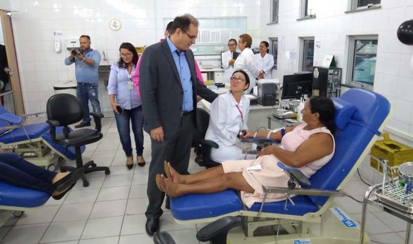Em visita a Fhemeron, governador reforça importância da doação de sangue e convoca população para reforçar cadastro de doadores em Rondônia