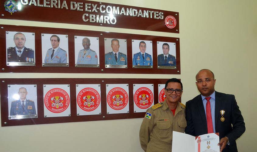 Membro do TCE homenageado pelos Bombeiros Militares com a Medalha Defesa Civil de RO