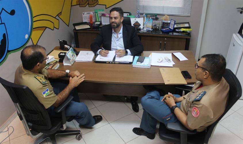 Léo Moraes apoia projeto Bombeiro Misto do Corpo de Bombeiro Militar de Rondônia