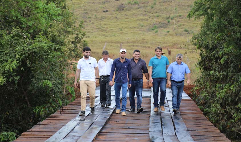 Prefeitura de Jaru recupera ponte sobre o rio Paraíso, na linha 614