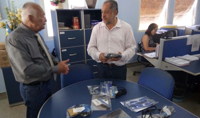 Deputado Luiz Cláudio entrega equipamentos para a saúde da capital