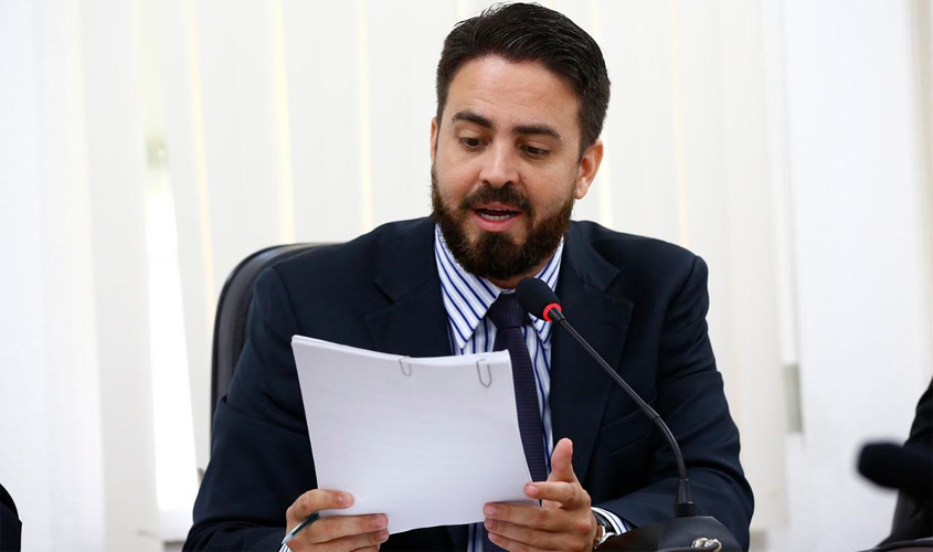 Em emenda aprovada no projeto de reforma administrava, Léo Moraes assegura direitos de servidores da Sejus