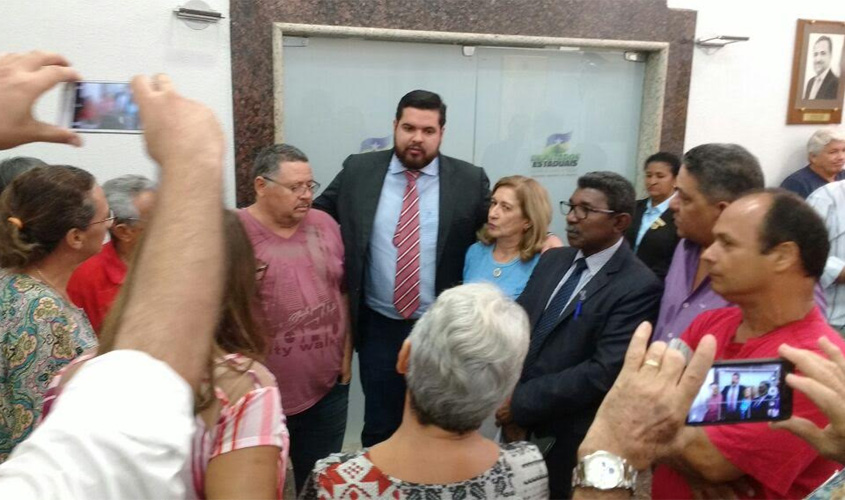 Jean Oliveira recebe agradecimentos de servidores da ALE contemplados com aprovação de Projeto de Lei 