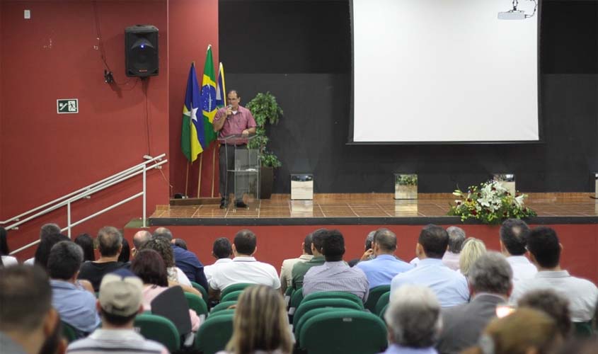 Governador Daniel Pereira defende planejamento e união dos setores público e privado durante evento em Pimenta Bueno