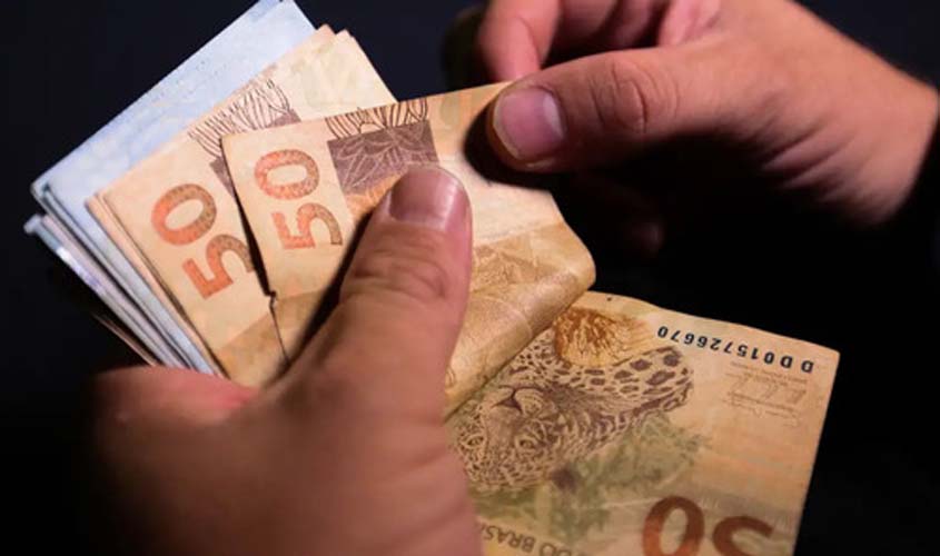 Salário mínimo pode ser reajustado para R$ 1.502 em 2025