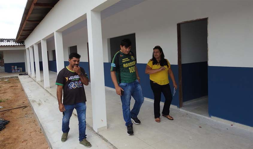 Obra de escola beneficiada com emenda de Cleiton Roque está em fase de conclusão