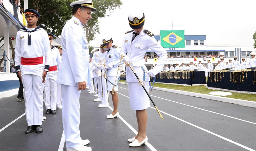 Lei garante acesso de mulheres a cargos oficiais da Marinha