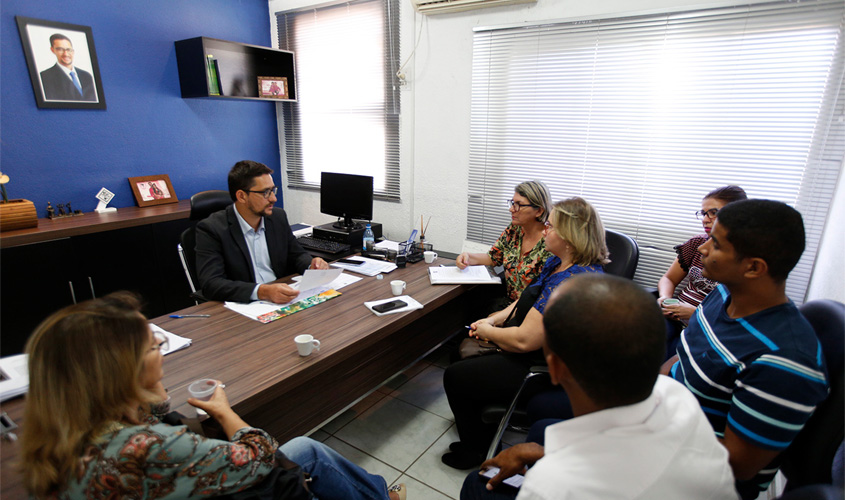 Anderson do Singeperon se reúne com membros da Associação de Professores de Espanhol de Rondônia