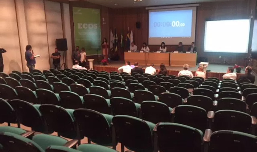 Público abandona audiência sobre privatização da Ceron