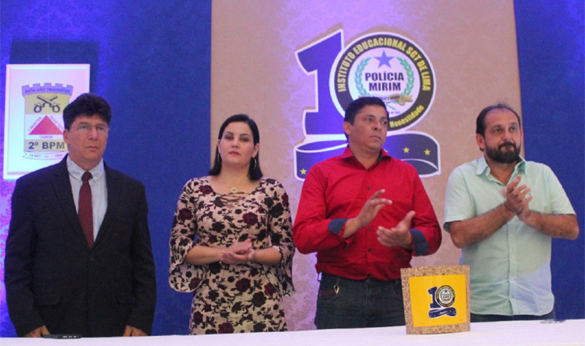 Deputado Laerte Gomes prestigia Formatura da Polícia Mirim de Presidente Médici 