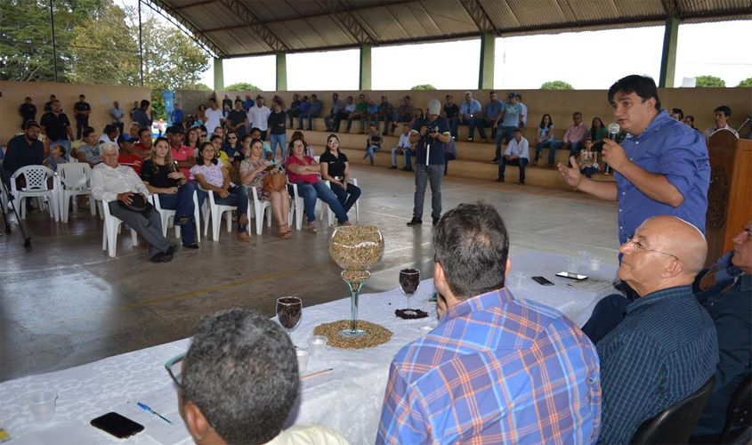 Ações de Cleiton Roque em Primavera de Rondônia são destacadas na entrega de mudas de café
