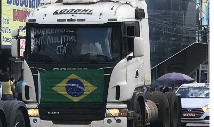 Caminhoneiros trancam ruas de Porto Velho e pedem instalação de governo militar no País. Vídeo