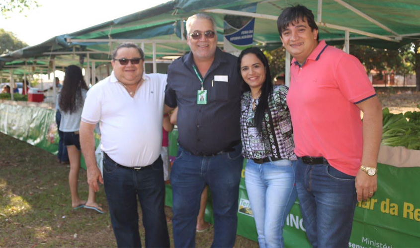 Cleiton Roque participa de inauguração da Feira da Reforma Agrária em Pimenta Bueno