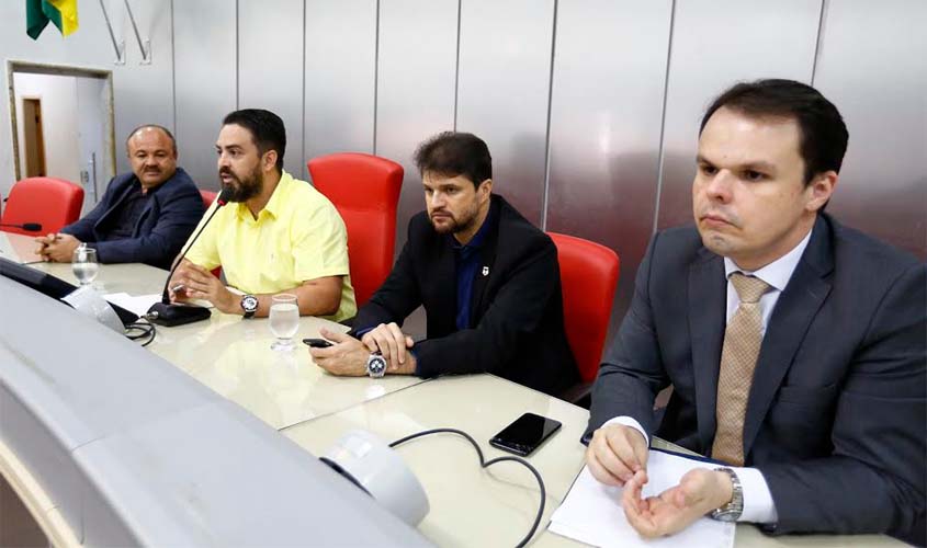 Léo Moraes preside reunião para discutir ‘Lei dos Decibéis’