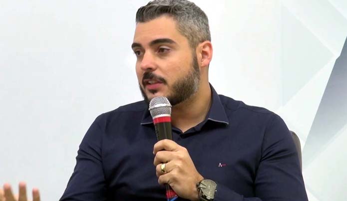 Prefeito de Rondônia que desafiou Ministério Público ganha Troféu Pau de sebo por homofobia