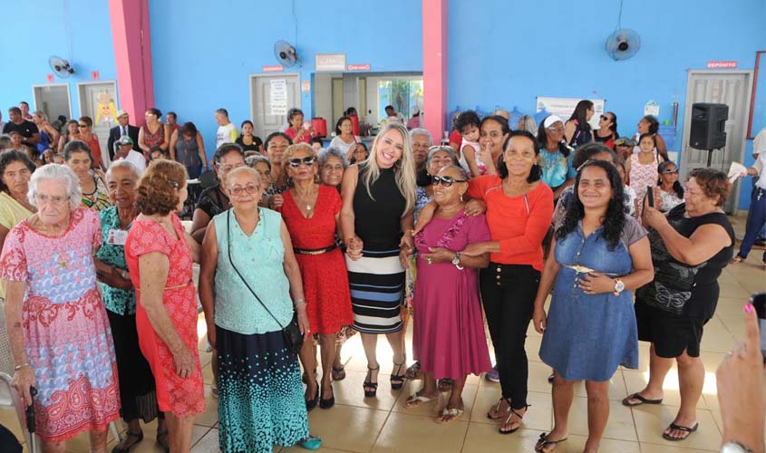 Primeira-dama Ieda Chaves faz atividades alusivas ao Dia das mães