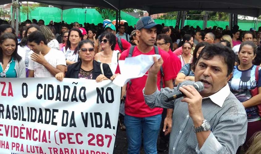 Trabalhadores em educação suspendem greve em Rondônia