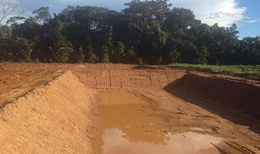​​​​​​​Prefeitura inicia escavação de tanques para produção de peixes