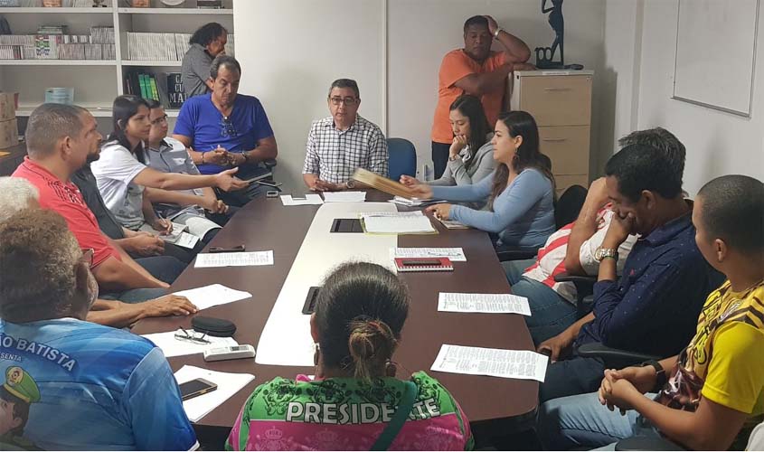 Prefeitura repassa recursos para as escolas de samba