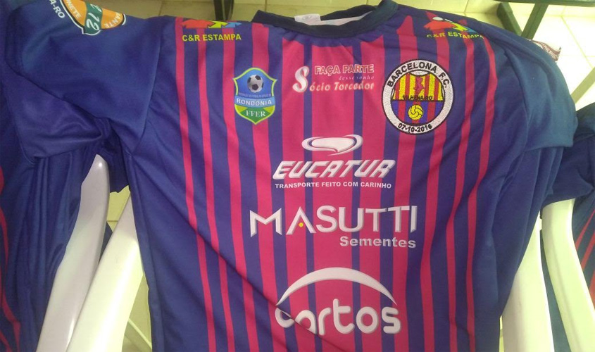 Barcelona inicia venda de camisetas ao torcedor; clube deve inaugurar loja em breve