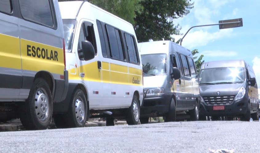 Semtran vistoria vans de transporte escolar e alerta para riscos do transporte clandestino