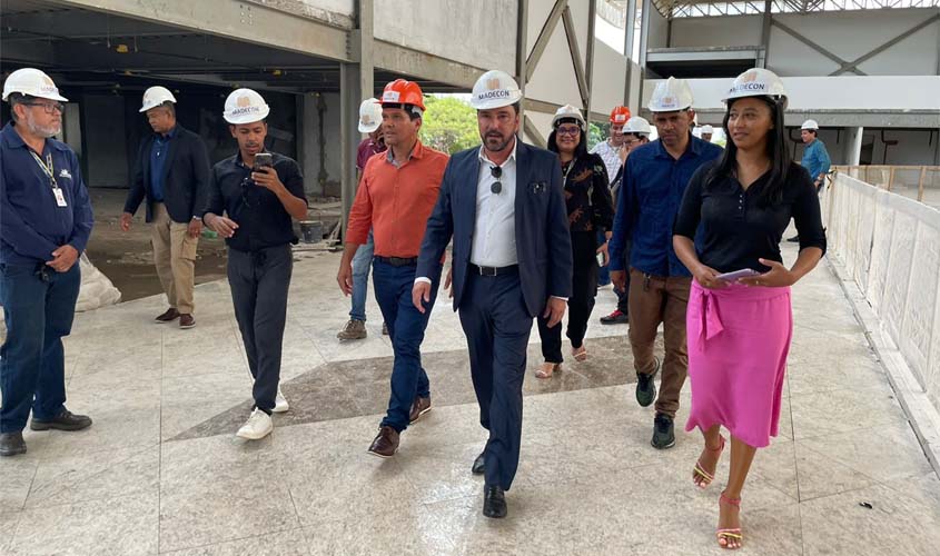 Presidente da AROM acompanhado de comitiva visitaram as obras da nova rodoviária da capital