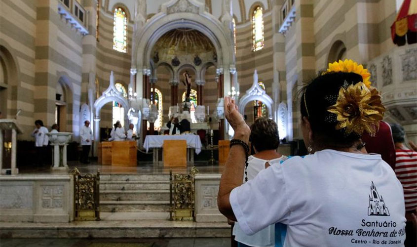 Entidades da Igreja Católica orientam fiéis para evitar transmissão do coronavírus em missas