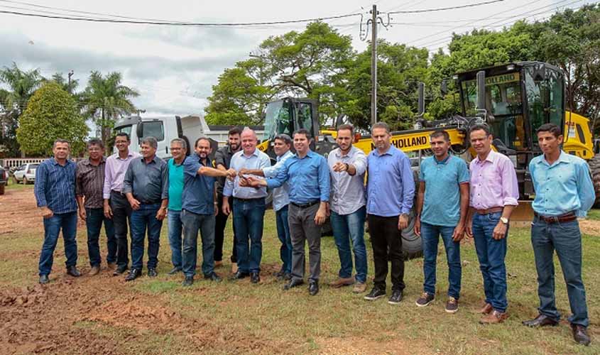 Presidente da Assembleia participa da entrega de maquinários para Nova Londrina e Nova Colina em Ji-Paraná