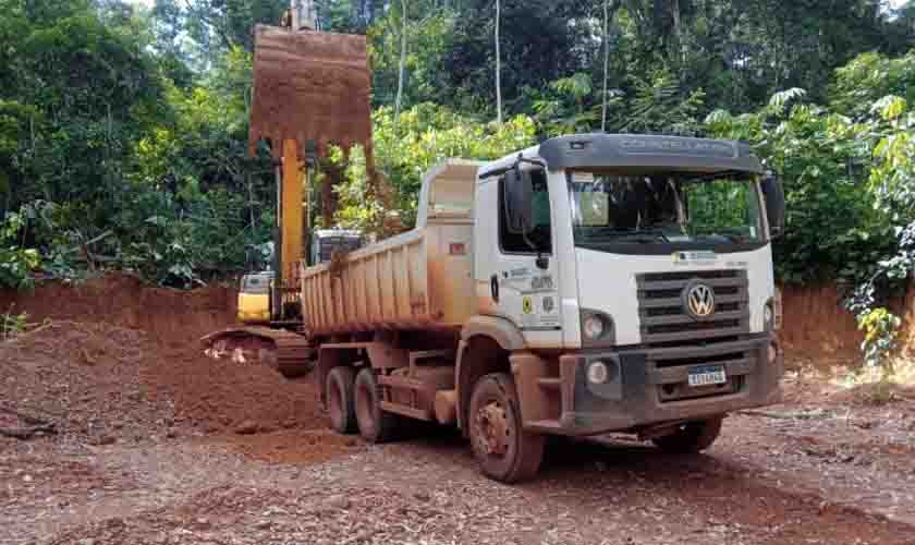 Obras em estradas e pontes rurais buscam atender a produtores e alunos da zona rural de Porto Velho