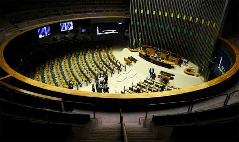 Deputados têm até hoje para trocar de partido sem perder mandato