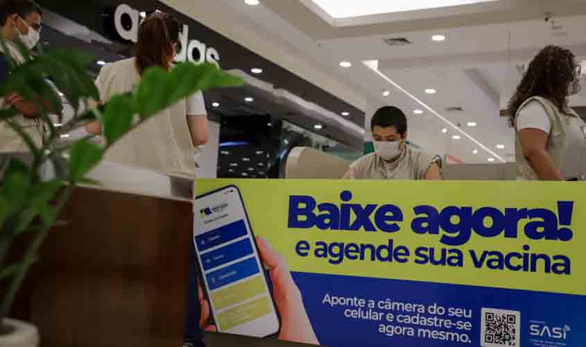 Prefeitura monta stand no shopping para orientar sobre o aplicativo SASI