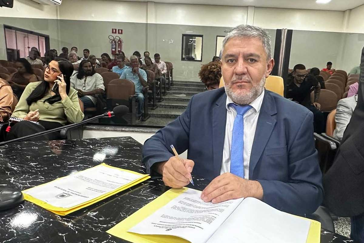 Vereador Everaldo Fogaça solicita providências para terreno transformado em lixão no Bairro São Francisco