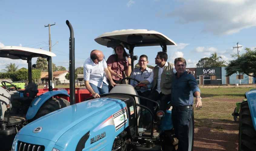Nova Mamoré recebe do Governo veículos, máquinas e equipamentos para atender pequenos produtores e agricultura familiar