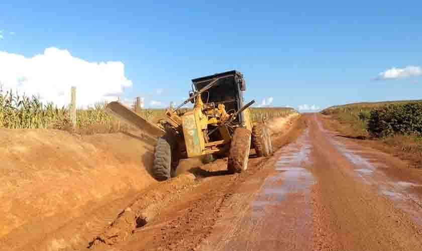DER recupera rodovias não pavimentadas e garante escoamento da produção de grãos no Cone Sul de Rondônia