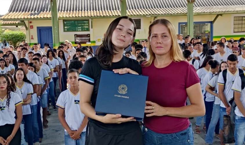 Aluna de escola estadual é a nova Jovem Senadora do Estado