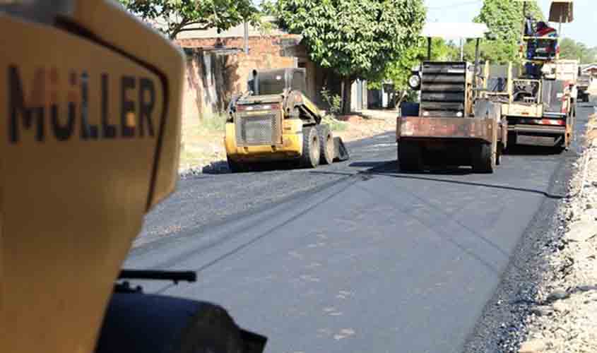 Prefeitura começa asfaltamento de ruas no bairro JK