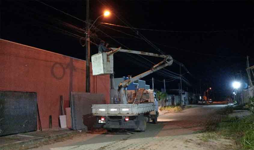 Prefeitura realiza manutenção na iluminação pública do bairro Green Ville