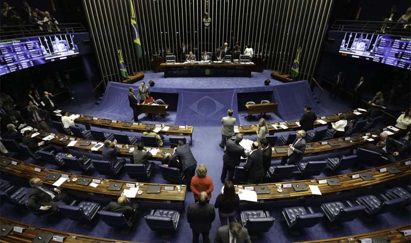 Senadores com mandato até 2023 entram na disputa para governador