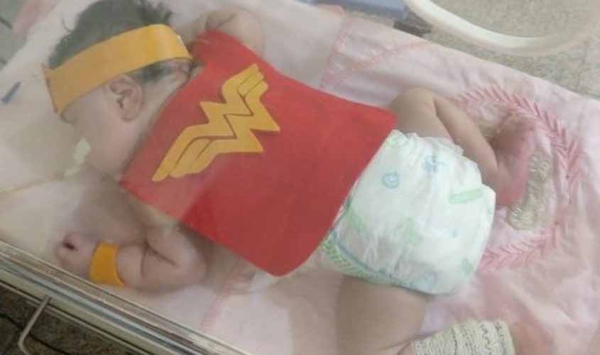 Bebês da UTI neonatal viram super heróis