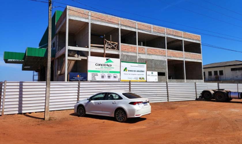 Empresa de transportes opta pelo concreto pré-moldado e estrutura metálica para a construção de nova sede