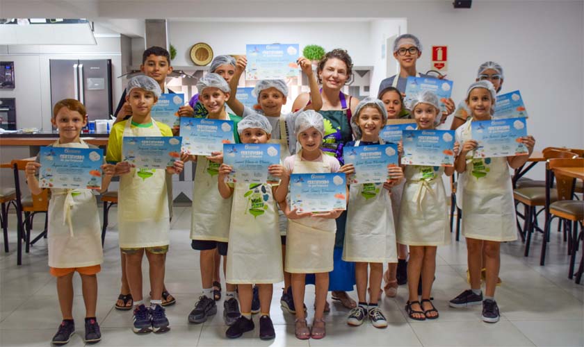 Oficina Minichef de Geladinho com Thaylla Signor encanta crianças no 6º Sicoob Sabor 