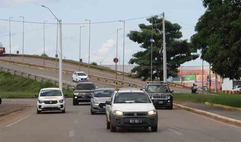 Prazo para regularizar licenciamento anual de veículos com placa final 8 segue até dia 30 de agosto