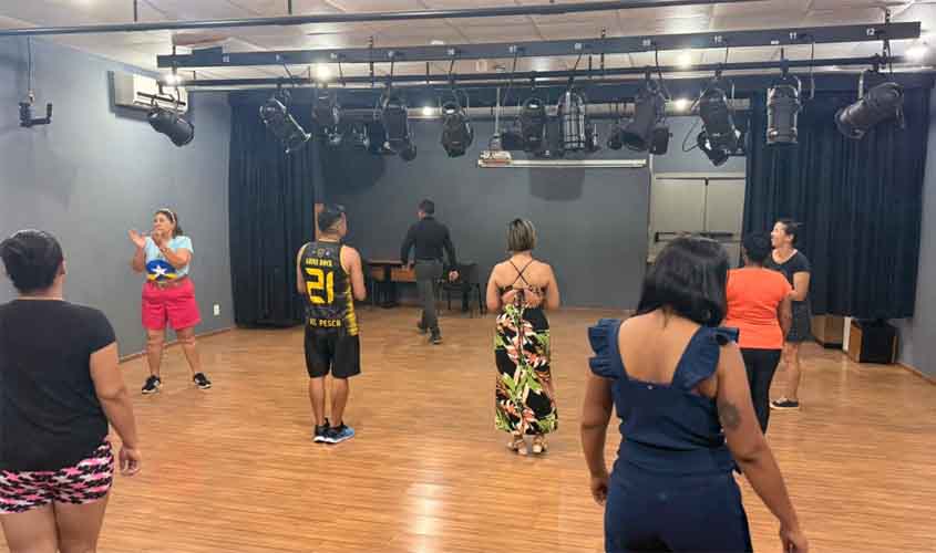 Prefeitura oferece aula de dança gratuita para todas as idades na Praça CEU
