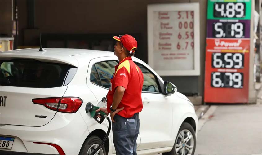 Etanol na gasolina divide opiniões sobre impacto nos carros